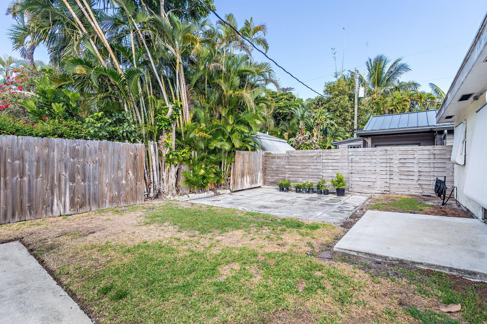 837 Ardmore Road West Palm Beach, FL 33401 - Photo 24 of 35 Backyard