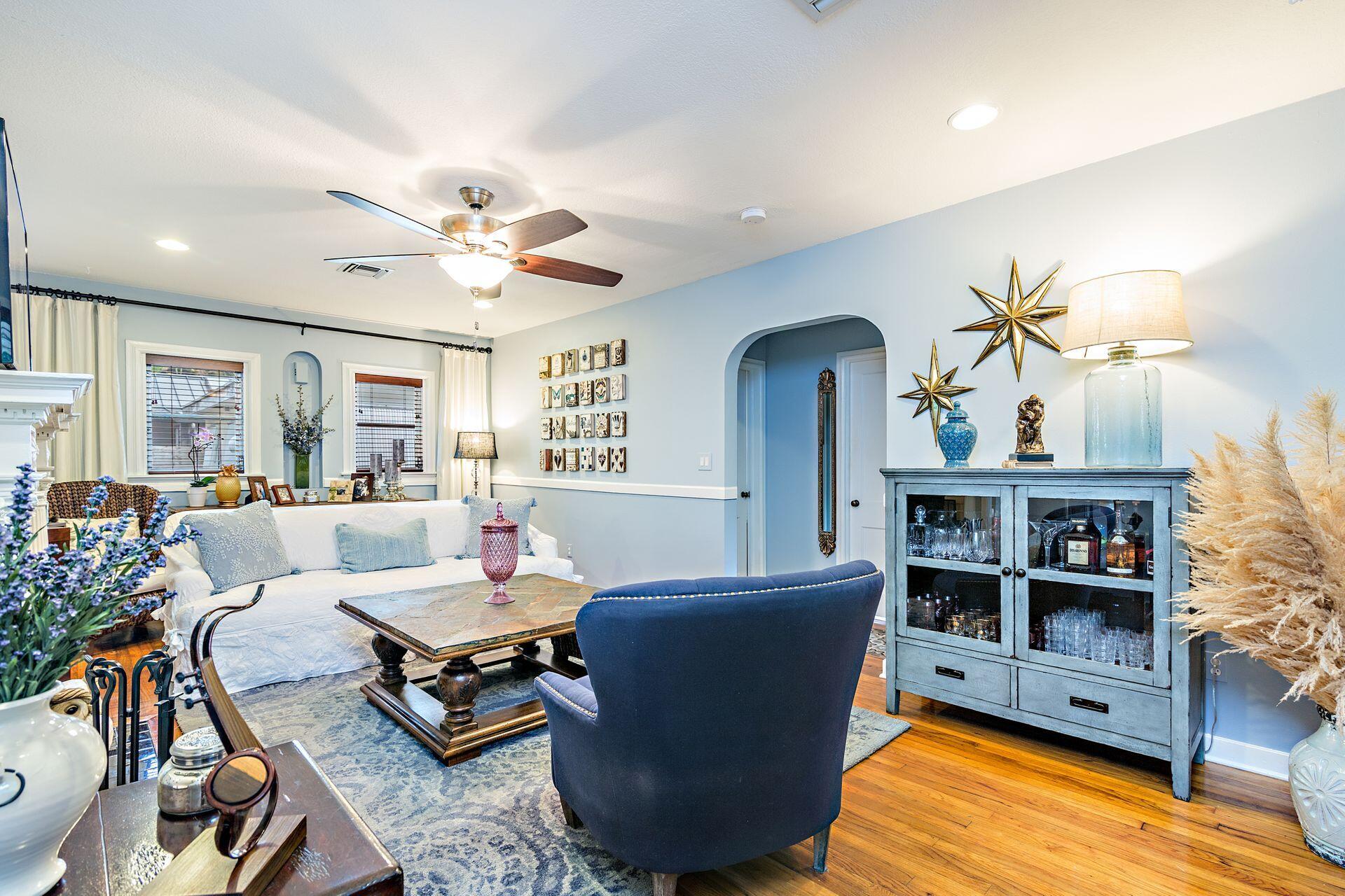 837 Ardmore Road West Palm Beach, FL 33401 - Photo 7 of 35 Living Room