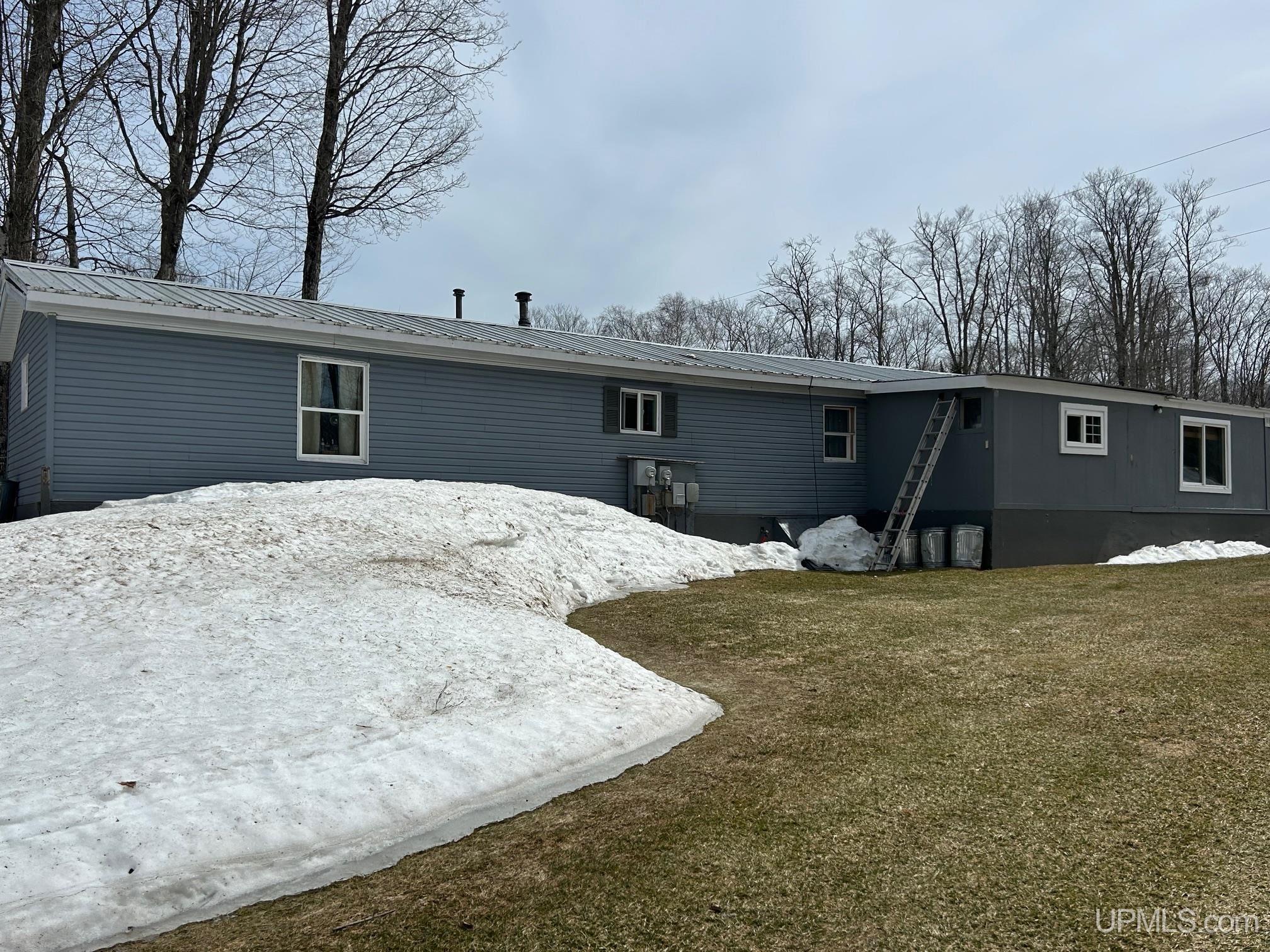 E9686 Miller Road Munising, MI 49862 - Photo 4 of 11 Gallery Image 4