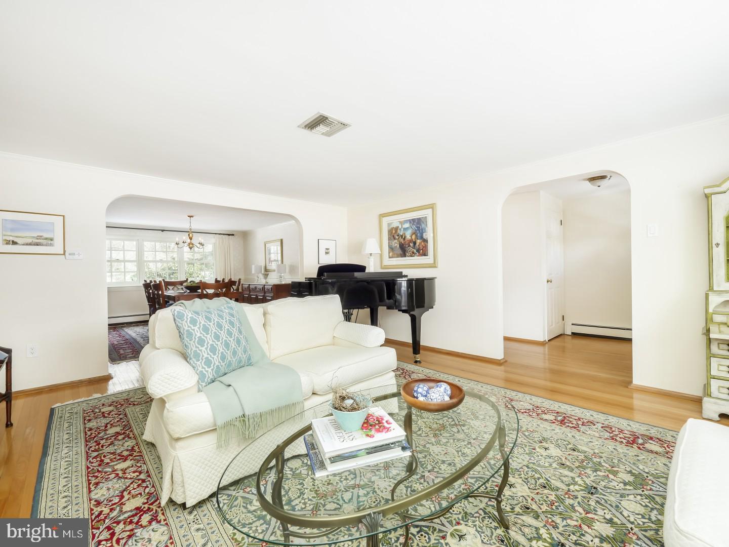 719 Beverly Road Holland, PA 18966 - Photo 13 of 34 Living Room