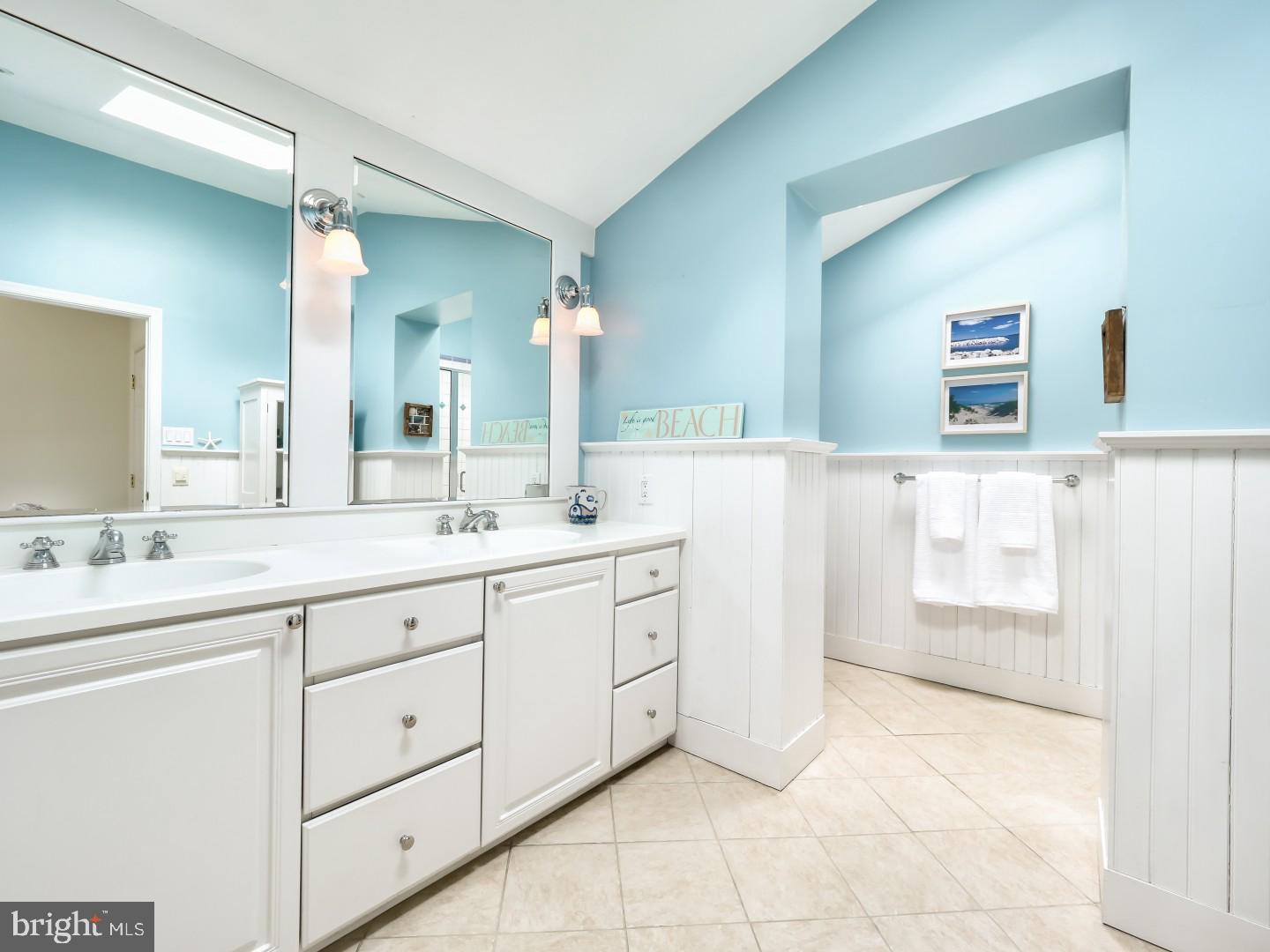 719 Beverly Road Holland, PA 18966 - Photo 22 of 34 Master Bathroom