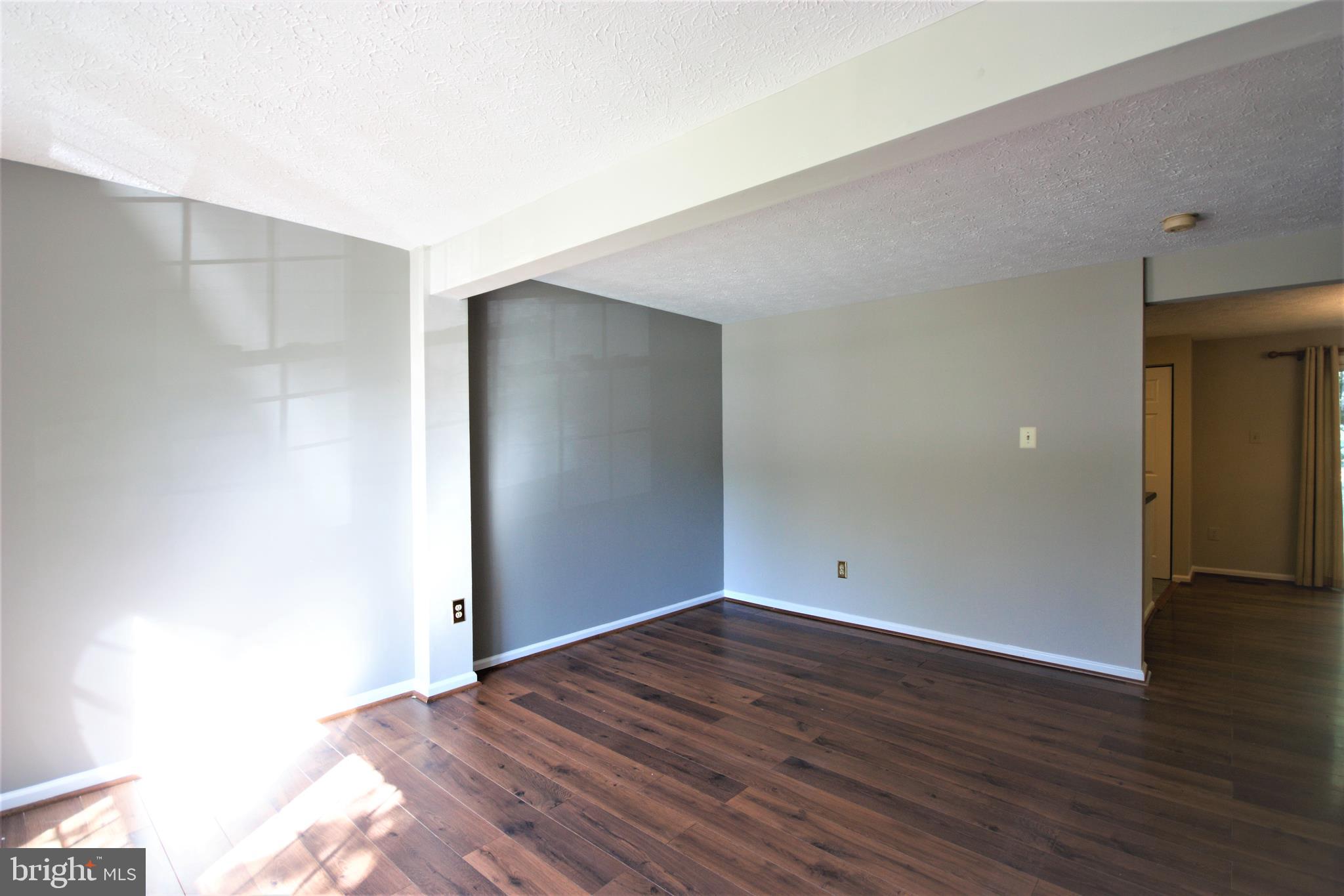 28 Ramsgate Court Baltimore, MD 21227 - Photo 11 of 27 Living room