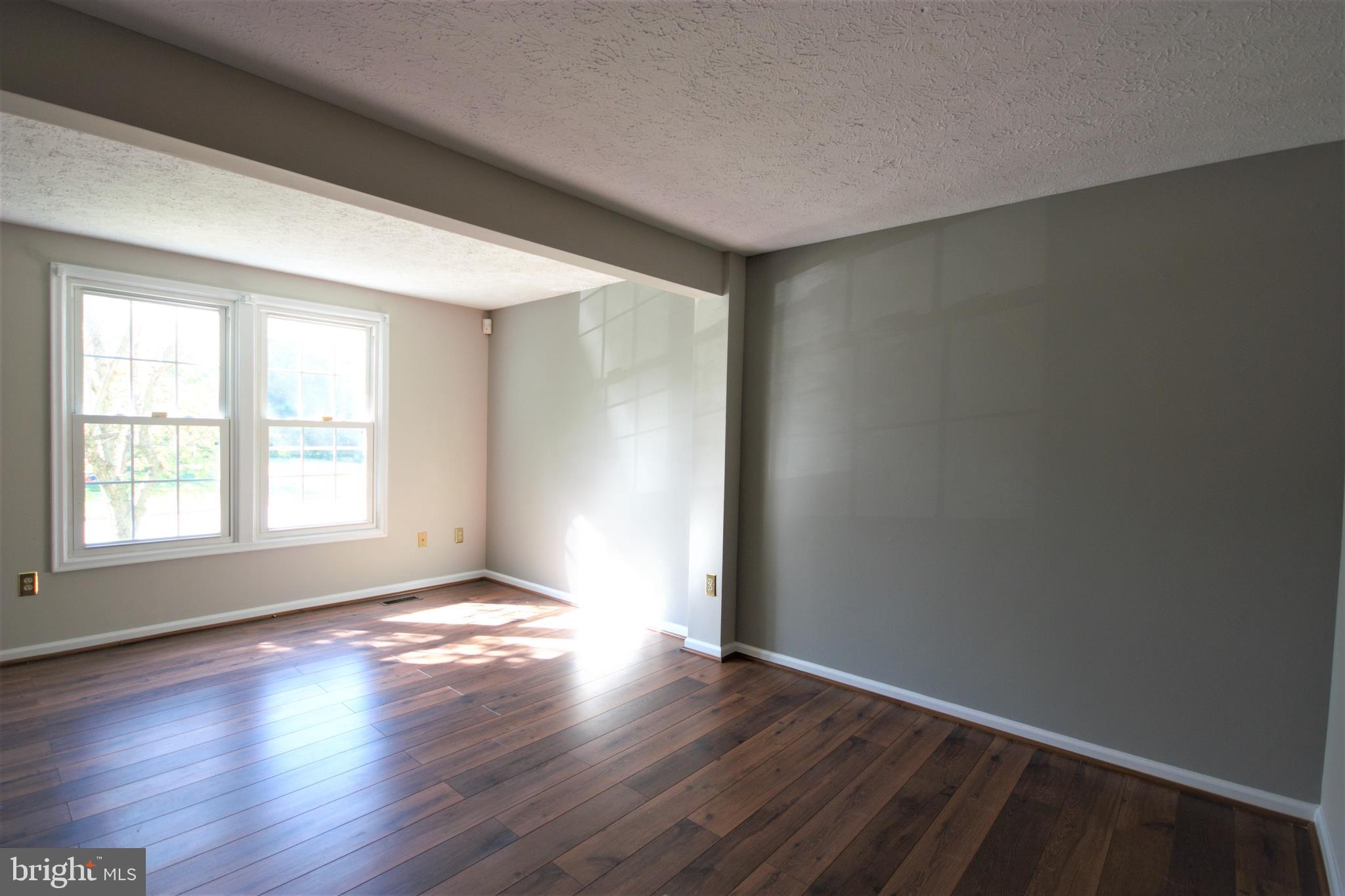 28 Ramsgate Court Baltimore, MD 21227 - Photo 12 of 27 Living room