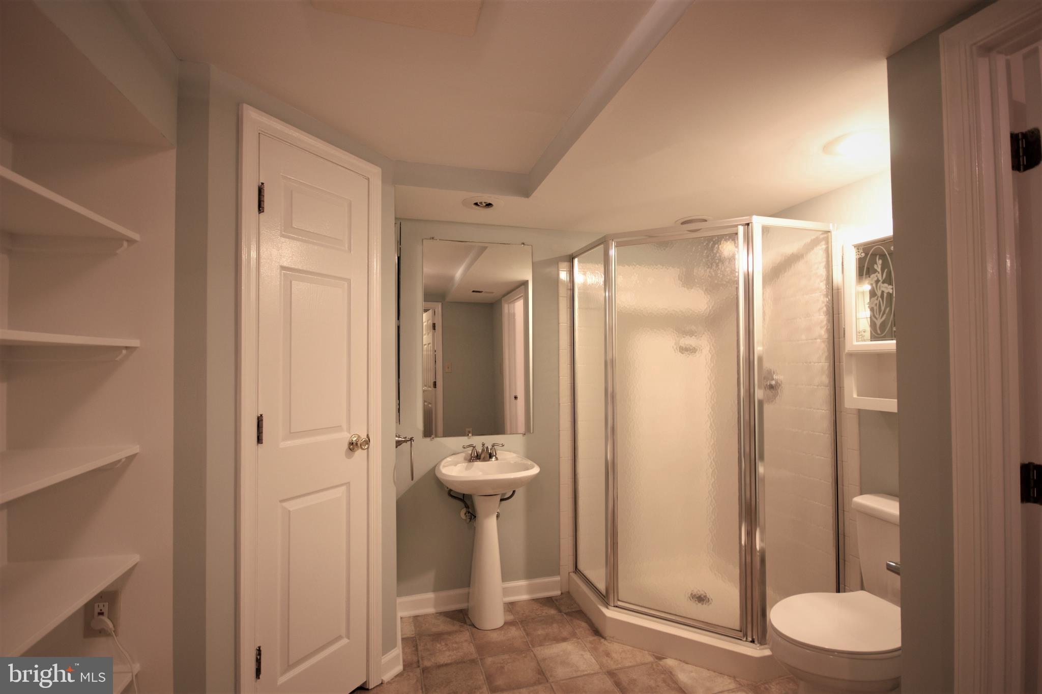 28 Ramsgate Court Baltimore, MD 21227 - Photo 17 of 27 LL full bathroom