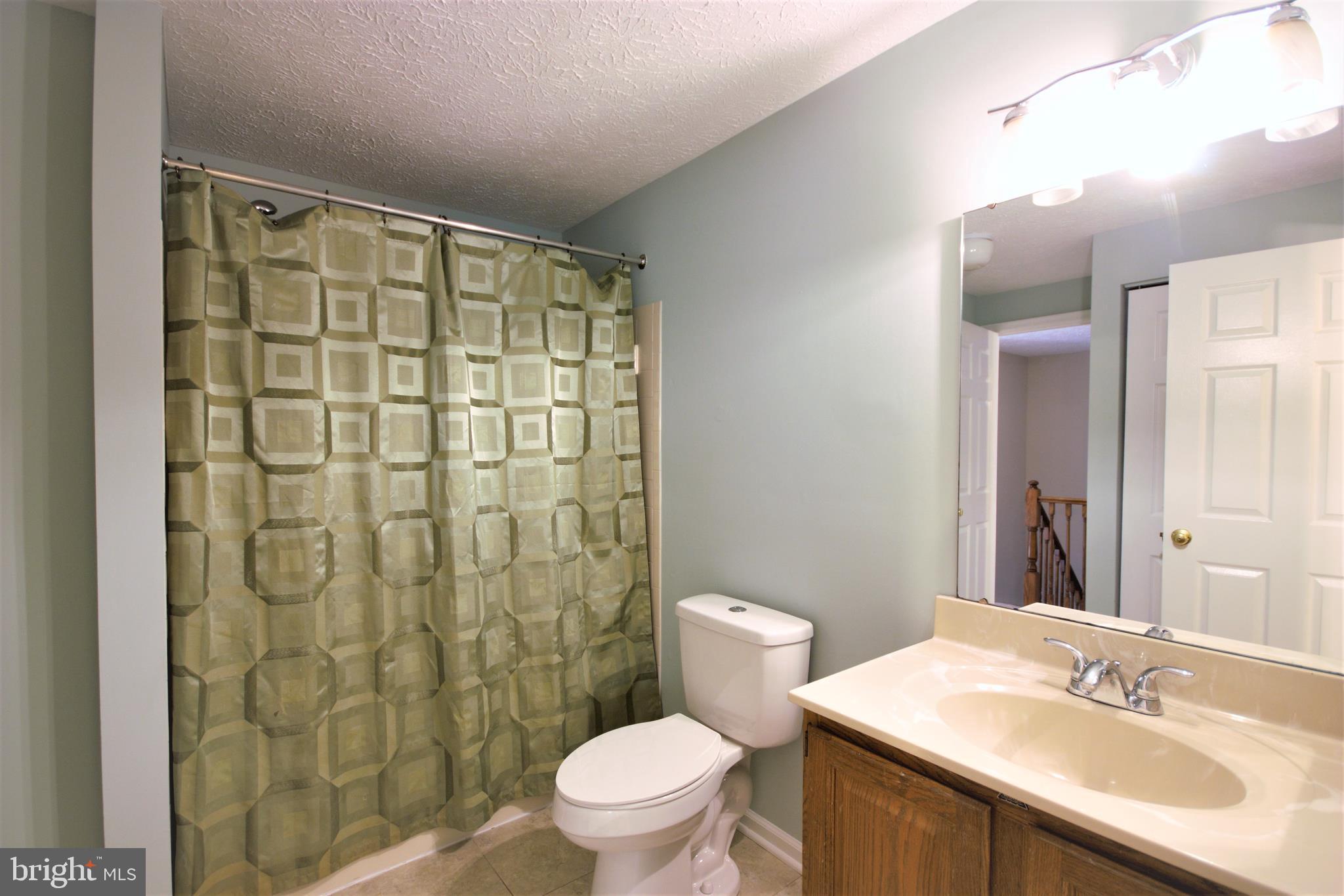 28 Ramsgate Court Baltimore, MD 21227 - Photo 22 of 27 Full bathroom