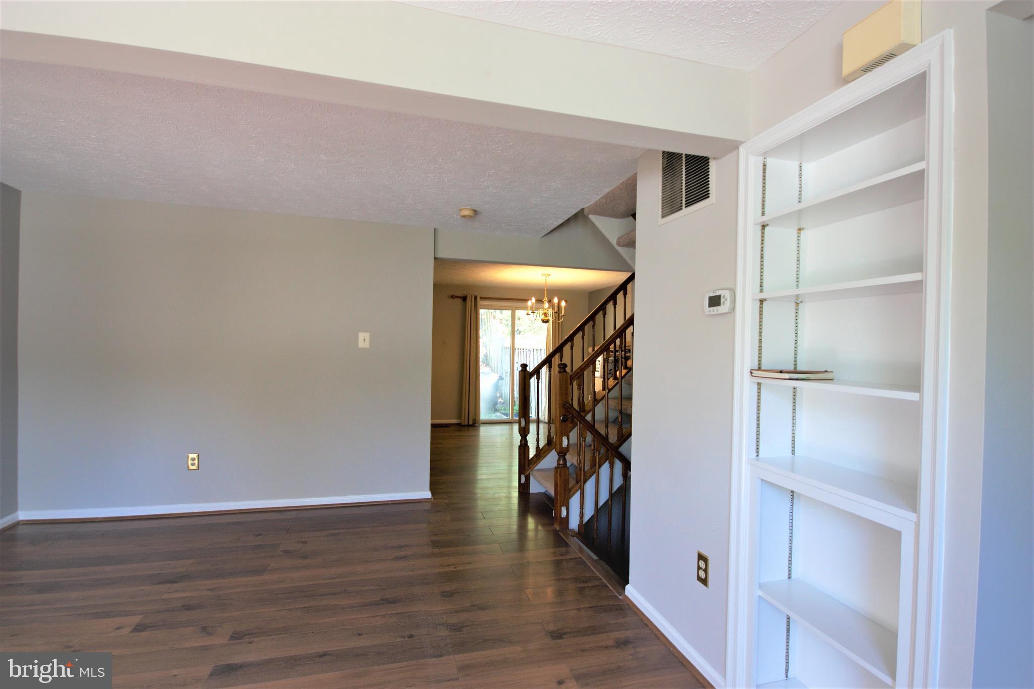 28 Ramsgate Court Baltimore, MD 21227 - Photo 5 of 27 Living room
