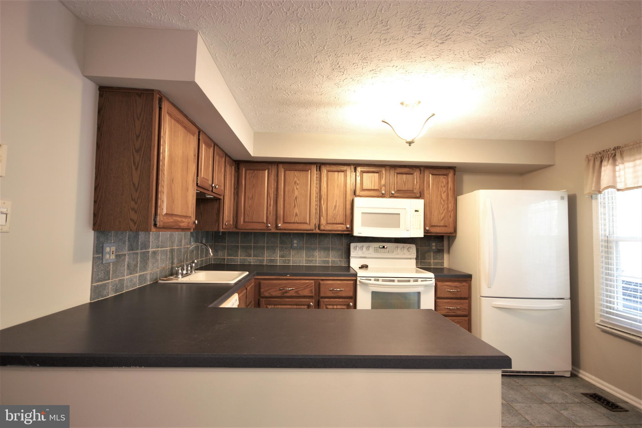 28 Ramsgate Court Baltimore, MD 21227 - Photo 8 of 27 Kitchen