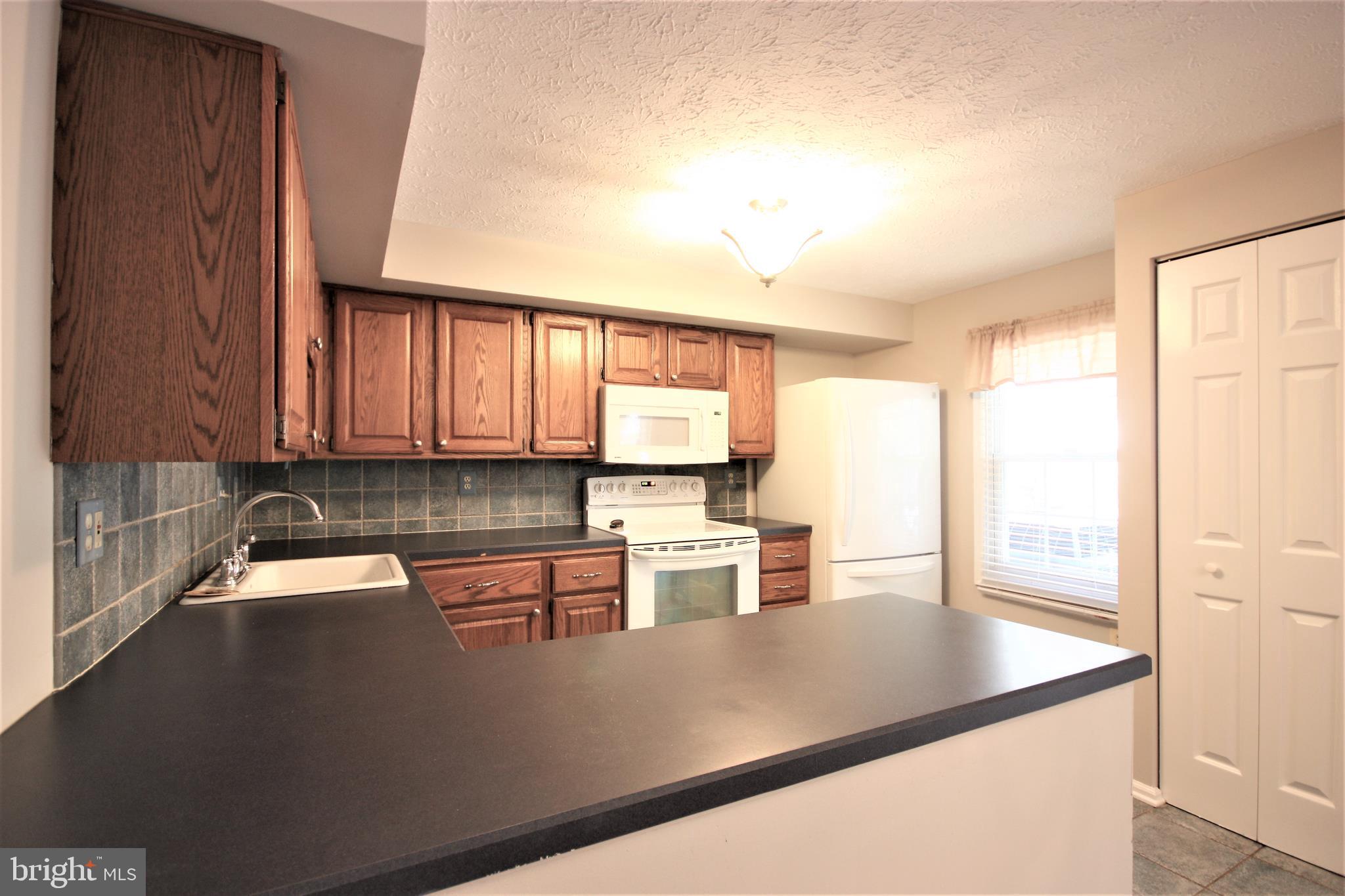 28 Ramsgate Court Baltimore, MD 21227 - Photo 9 of 27 Kitchen