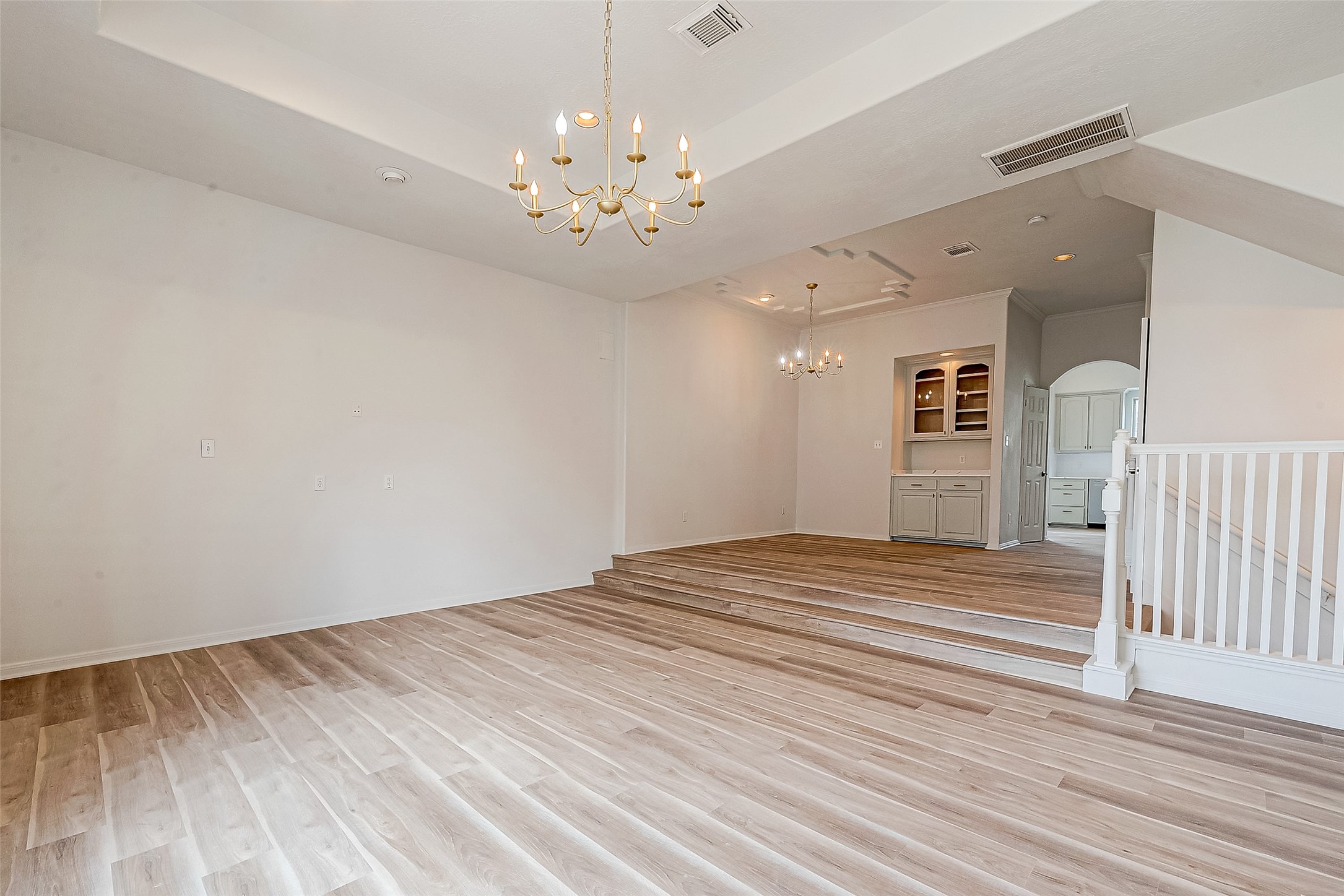 2150 Stacy Knoll Houston, TX 77008 - Photo 14 of 40 Living room