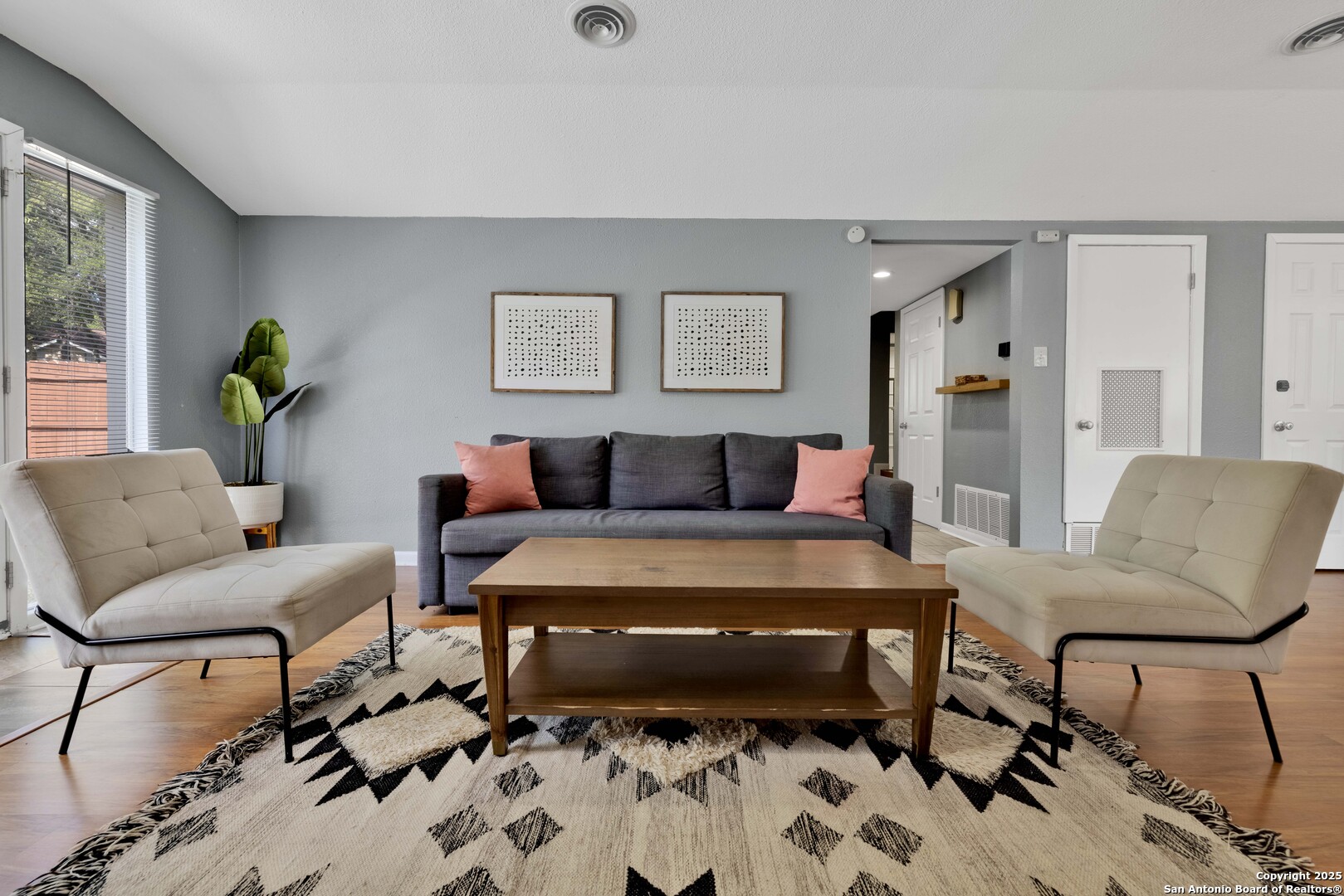 103 Shalimar Drive Castle Hills, TX 78213 - Photo 21 of 56 a living room with furniture and a rug