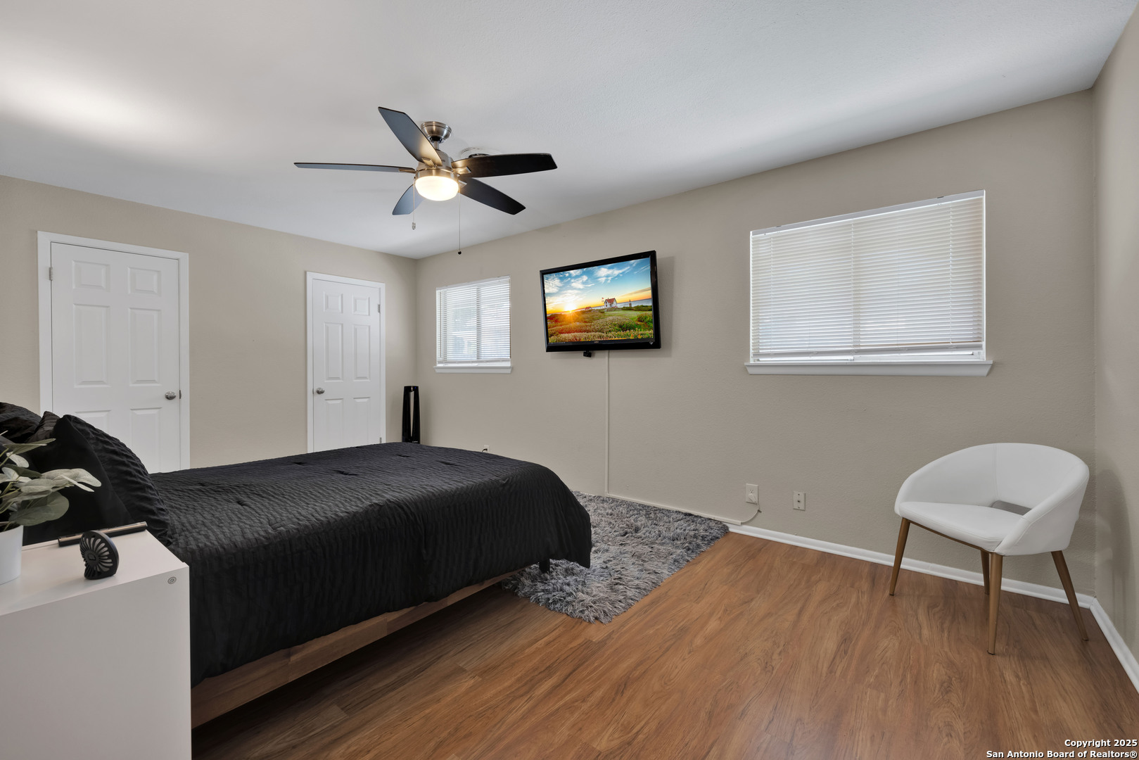 103 Shalimar Drive Castle Hills, TX 78213 - Photo 27 of 56 a bedroom with a bed and a chair