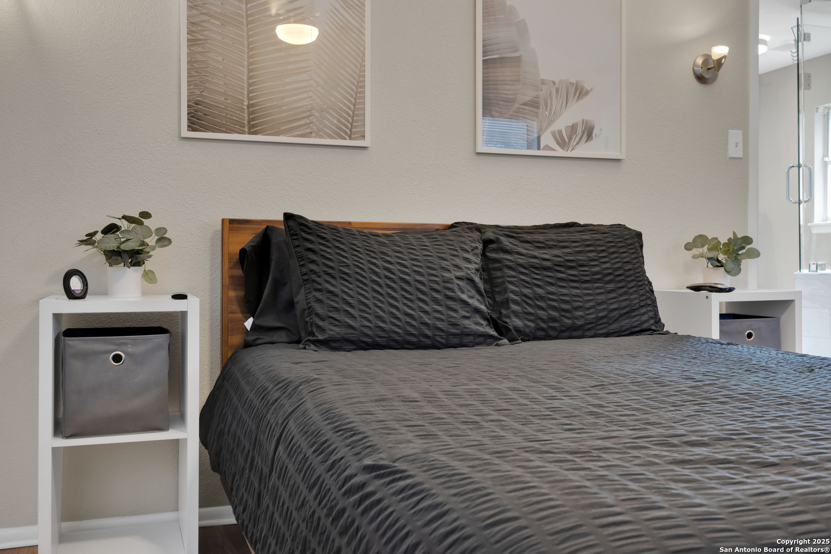 103 Shalimar Drive Castle Hills, TX 78213 - Photo 29 of 56 a bedroom with a bed and painting on the wall