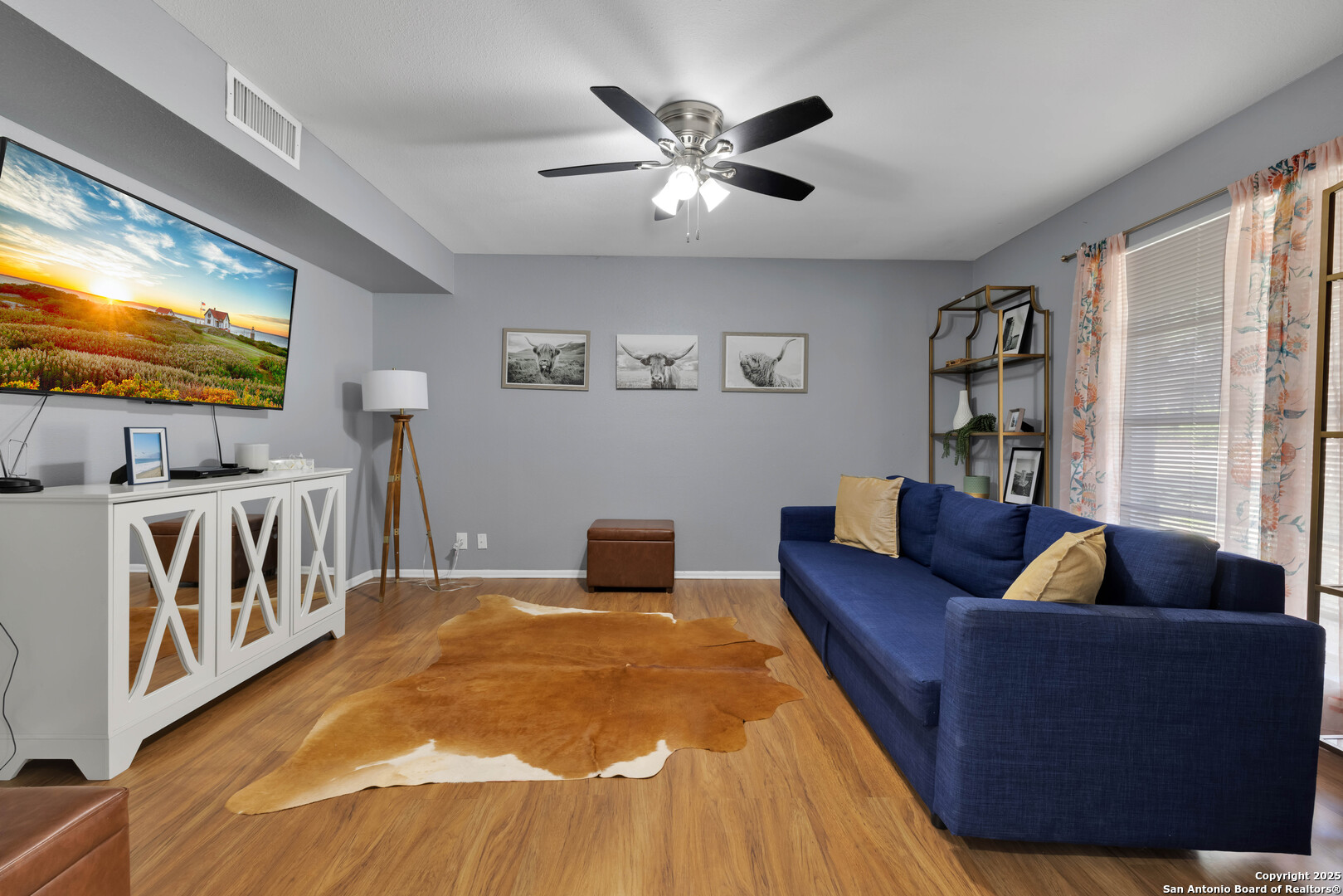103 Shalimar Drive Castle Hills, TX 78213 - Photo 33 of 56 a living room with furniture and a flat screen tv