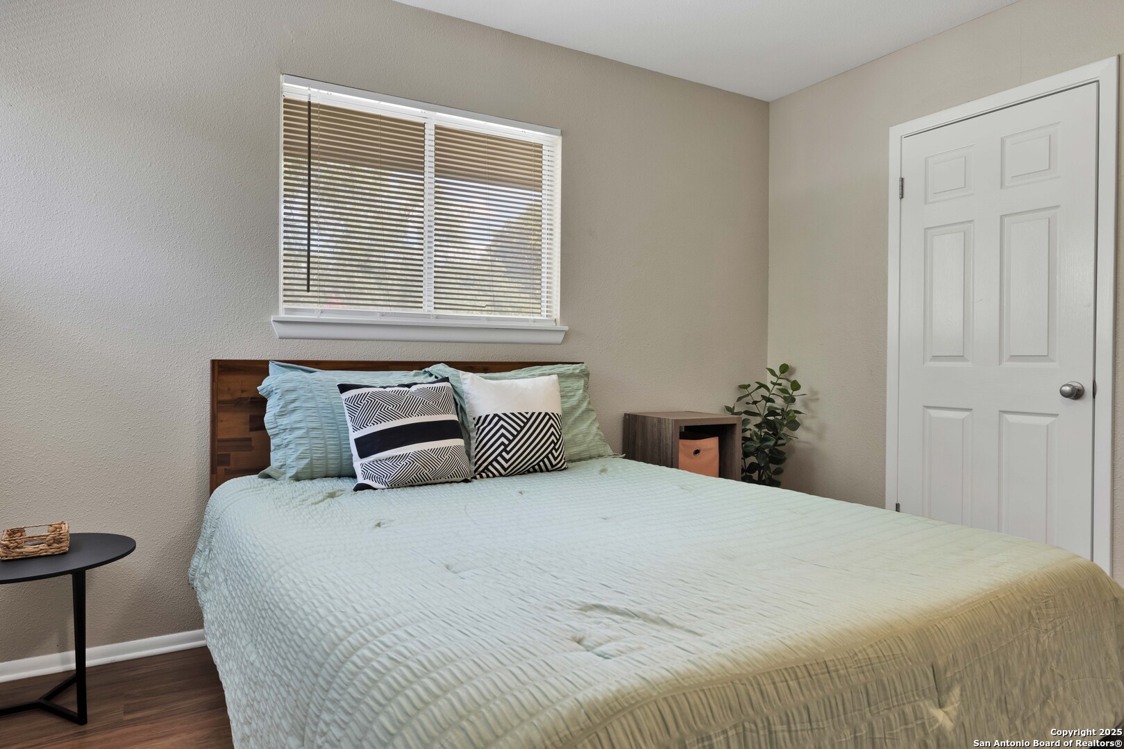 103 Shalimar Drive Castle Hills, TX 78213 - Photo 44 of 56 a bedroom with a bed and a window