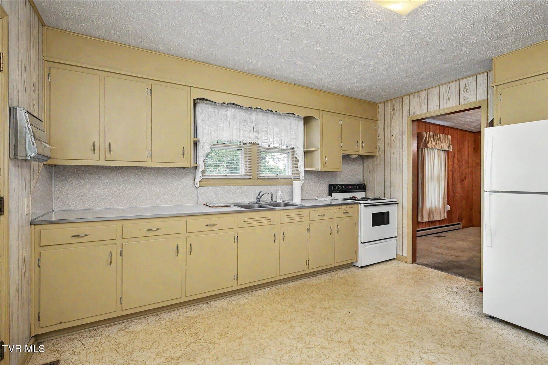5765 Orebank Road Kingsport, TN 37664 - Photo 9 of 34 14-5765 Orebank Rd -14