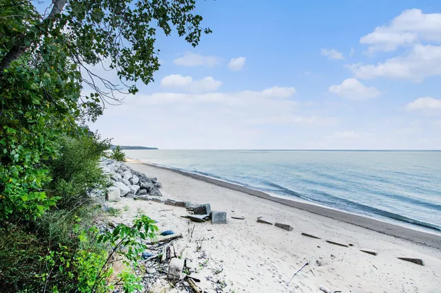 $1,499,999 | 2580 Lakeshore Drive, Fennville, MI 49408