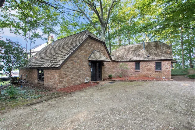 $1,499,999 | 2580 Lakeshore Drive, Fennville, MI 49408