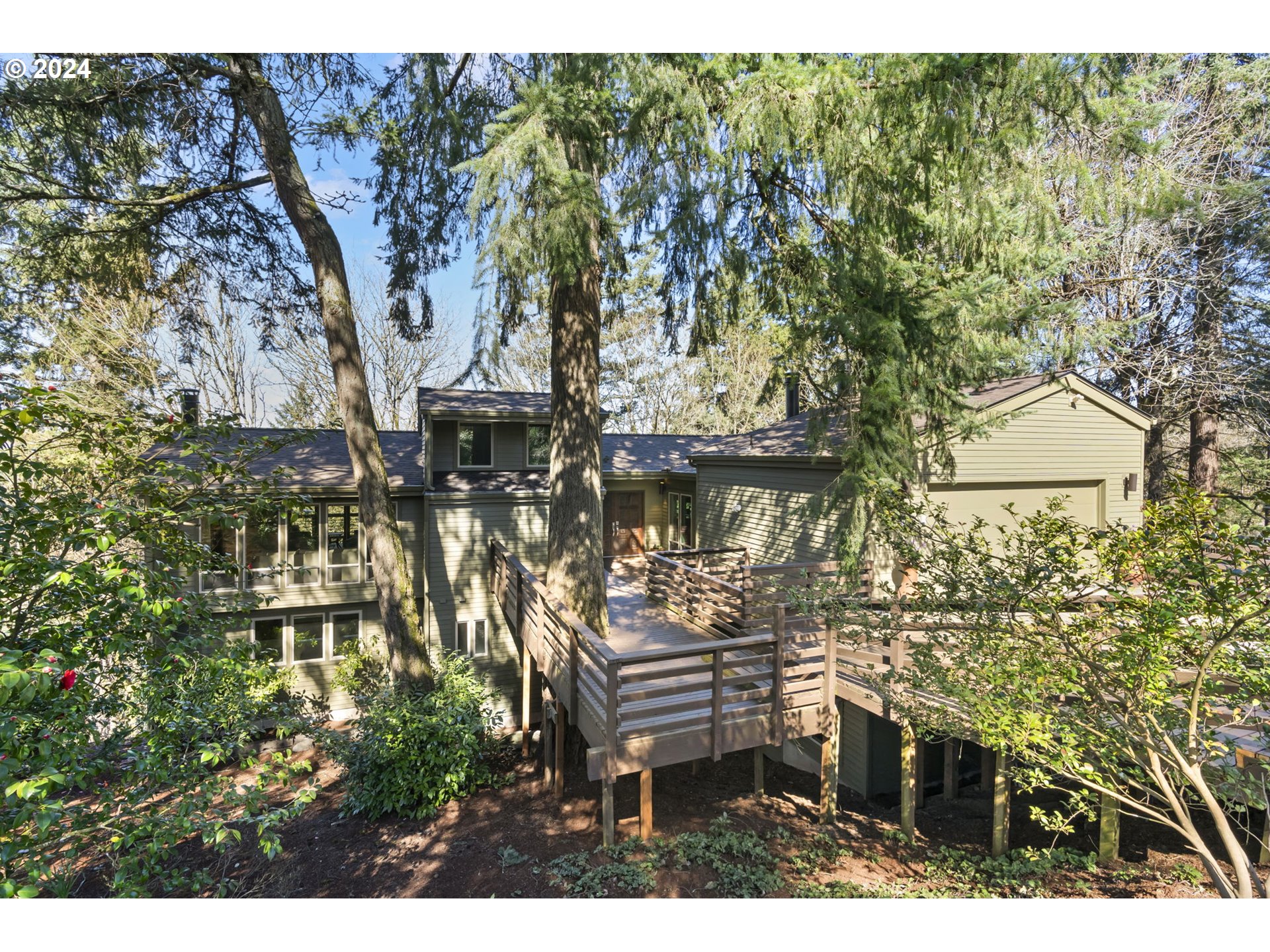 17720 Overlook Circle Lake Oswego, OR 97034 - Photo 1 of 21 Gallery Image 1