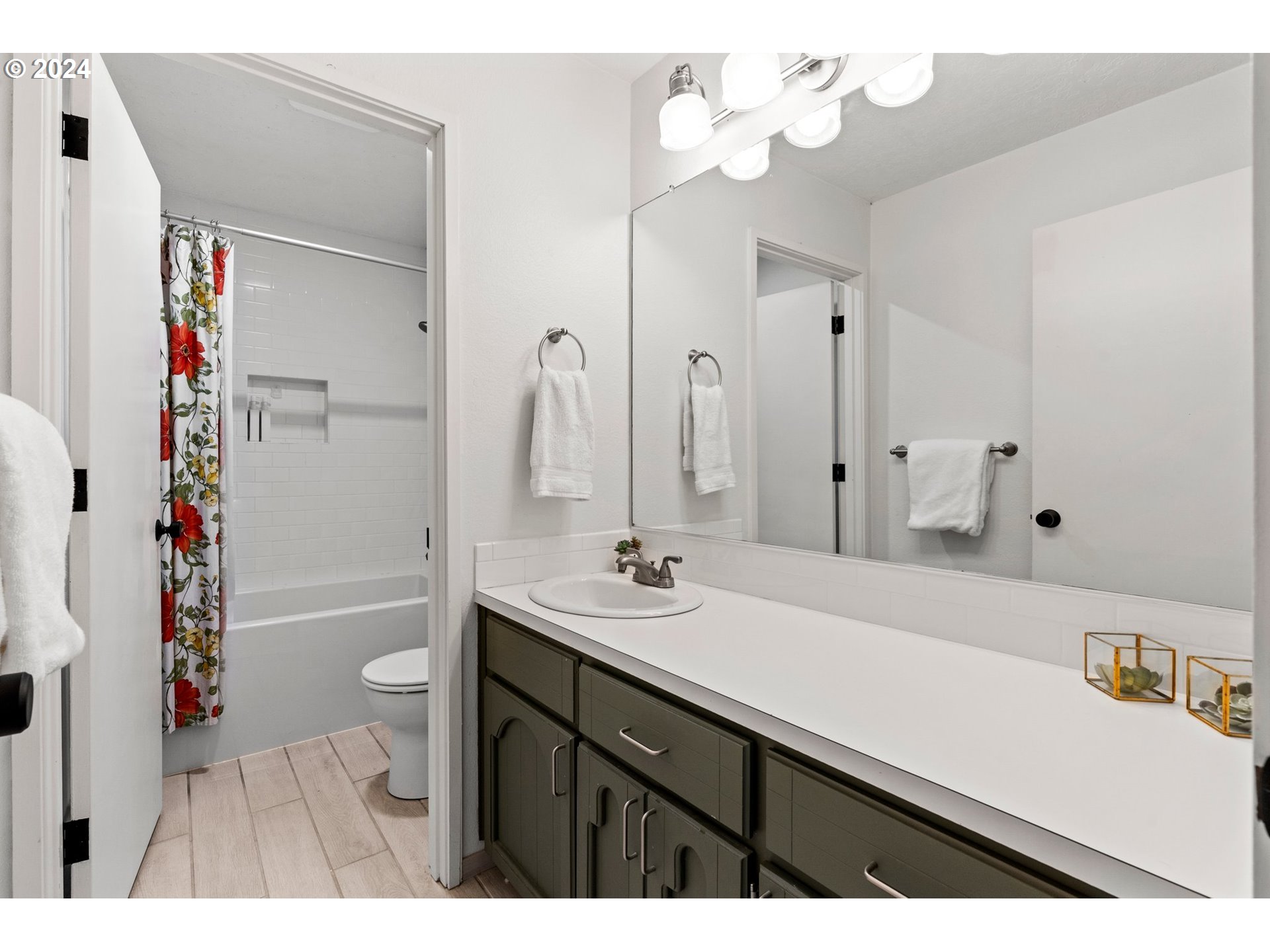 17720 Overlook Circle Lake Oswego, OR 97034 - Photo 18 of 21 Gallery Image 18