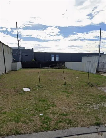 $75,000 | 8320 Parc Place, Chalmette, LA 70043
