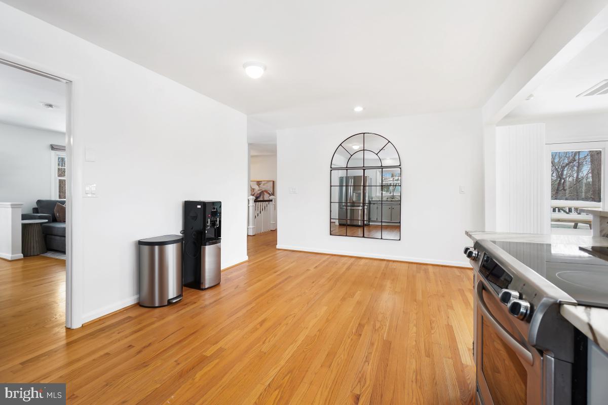 1820 Woods Road Annapolis, MD 21401 - Photo 14 of 51 Eat in area