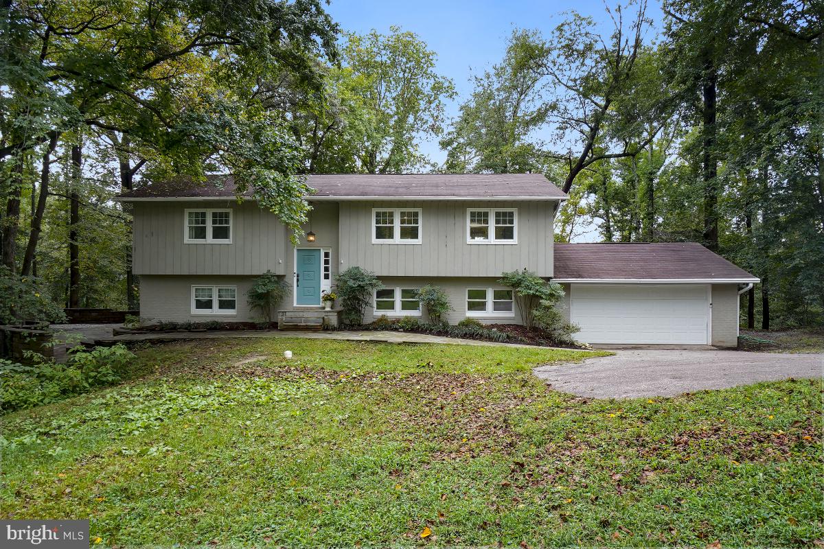 1820 Woods Road Annapolis, MD 21401 - Photo 2 of 51 Don't Let the Split Foyer Fool You. It's amazing!