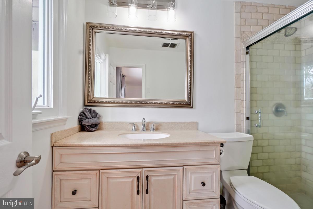 1820 Woods Road Annapolis, MD 21401 - Photo 25 of 51 Primary bath with views of water.