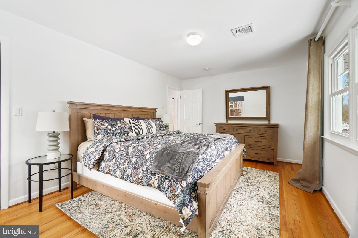 1820 Woods Road Annapolis, MD 21401 - Photo 28 of 51 Upper level bedroom #2