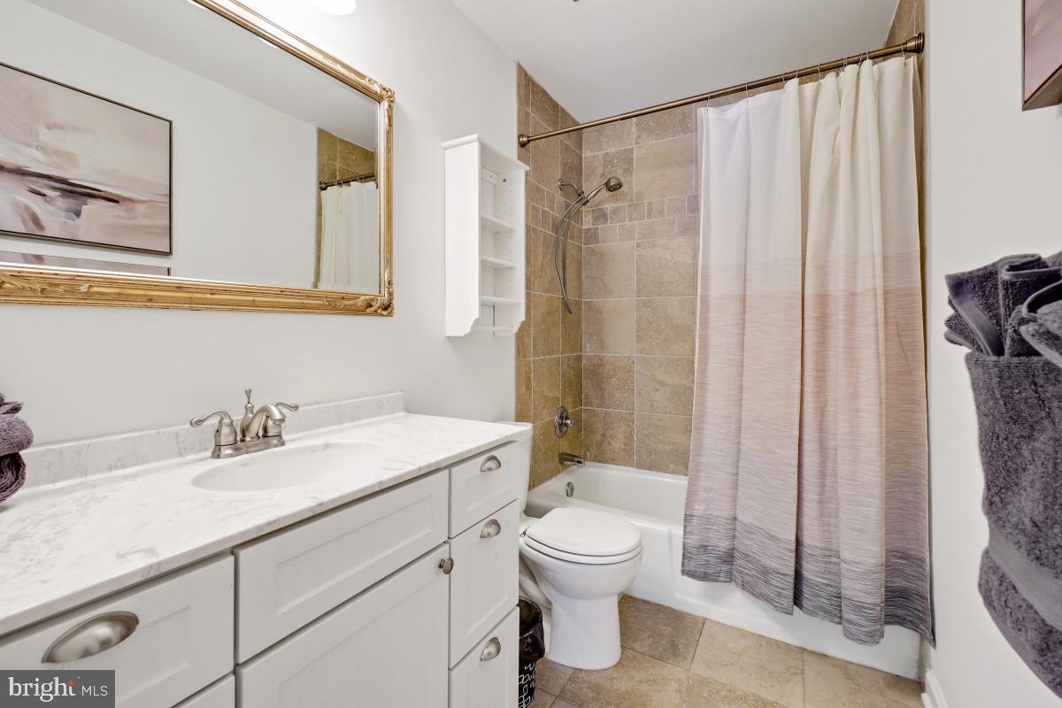 1820 Woods Road Annapolis, MD 21401 - Photo 29 of 51 Upper level hall bath