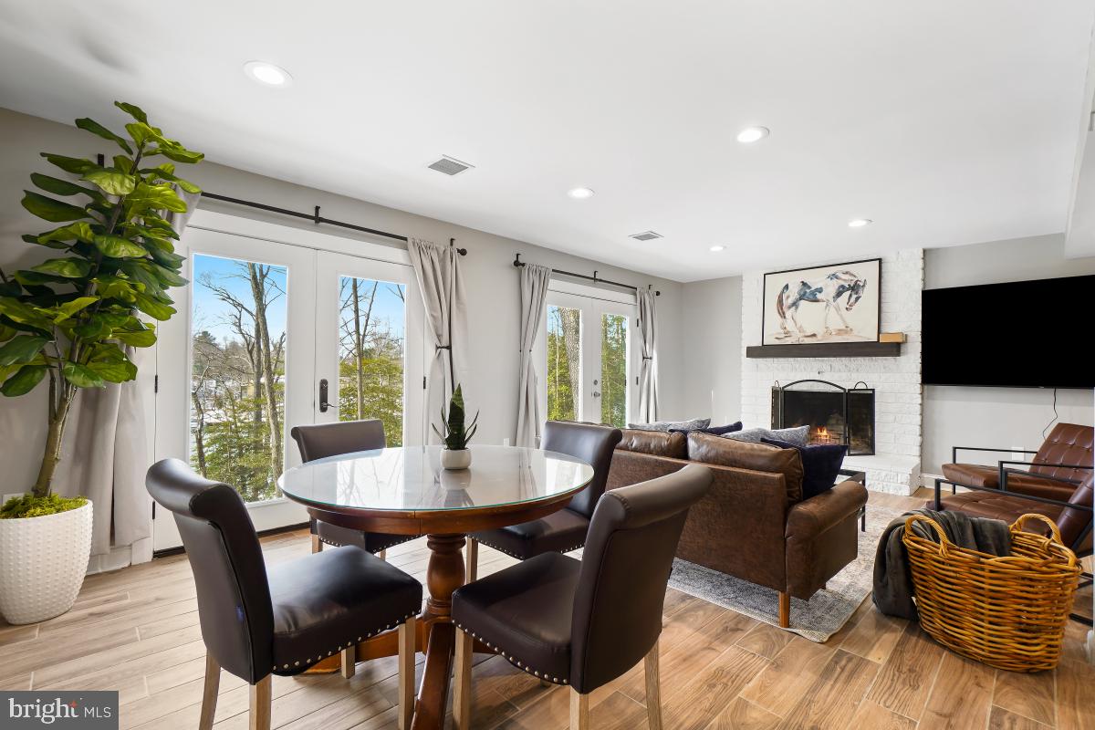 1820 Woods Road Annapolis, MD 21401 - Photo 31 of 51 Great space for game night!