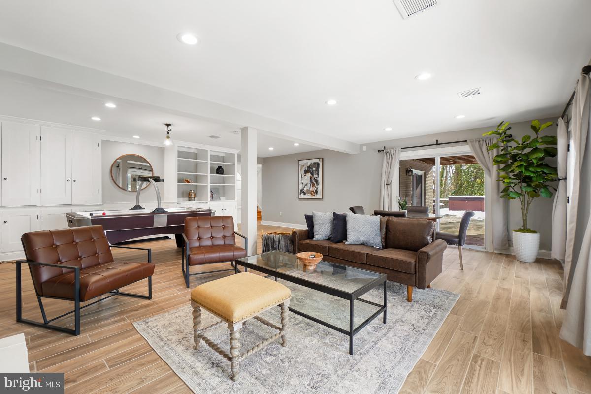 1820 Woods Road Annapolis, MD 21401 - Photo 33 of 51 Loads of natural light!