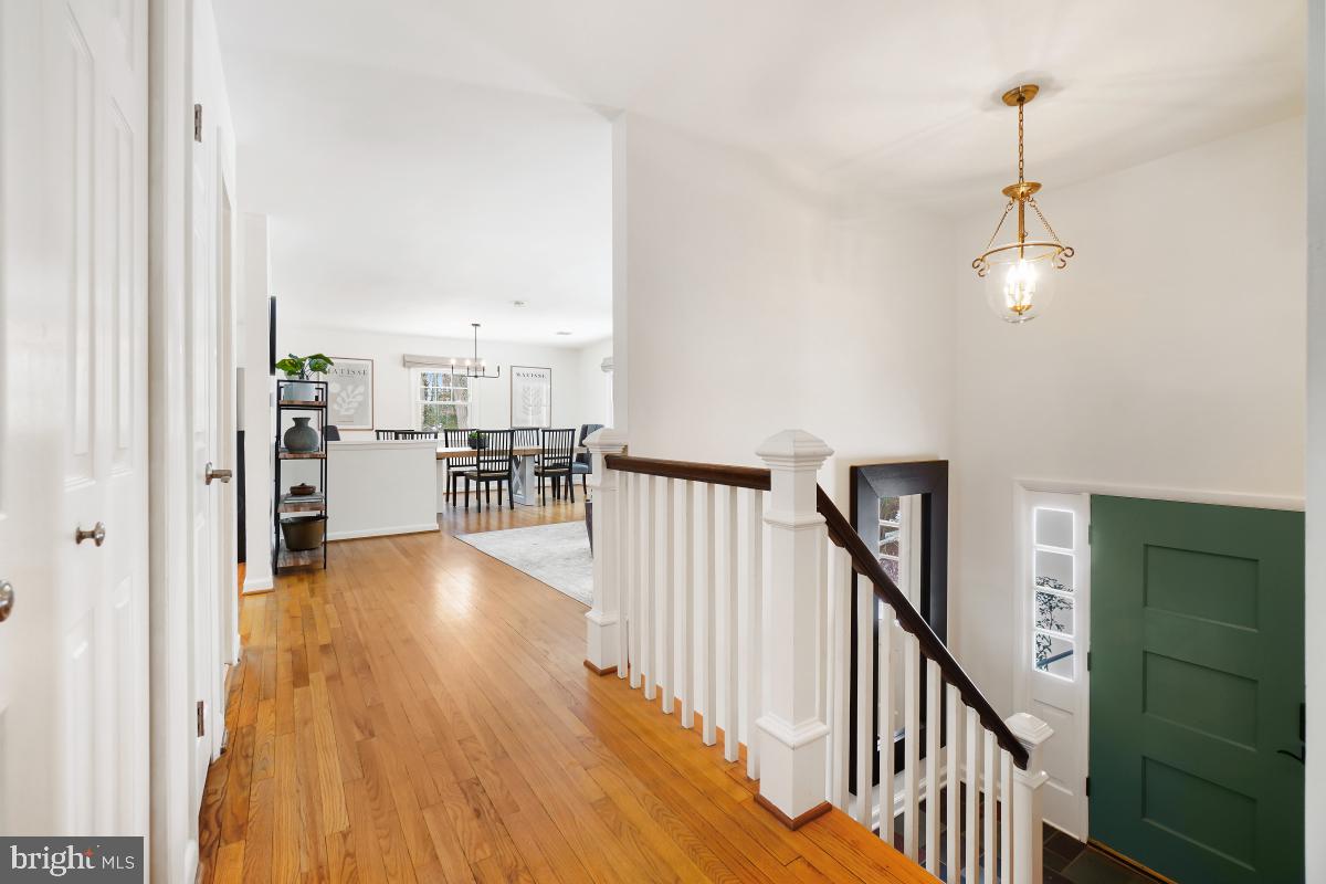 1820 Woods Road Annapolis, MD 21401 - Photo 4 of 51 Grand entrance- updated banister and railings.