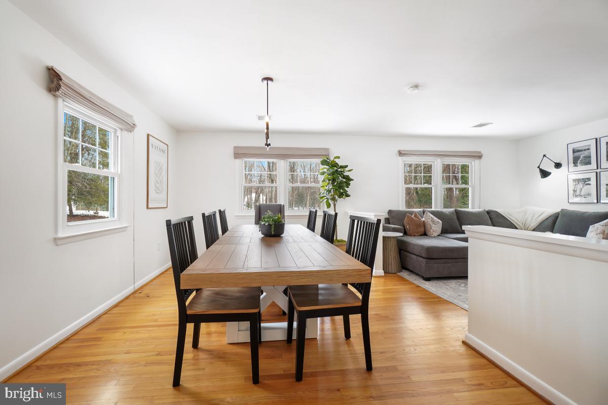 1820 Woods Road Annapolis, MD 21401 - Photo 10 of 51 Loads of room for a crowd.