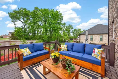$564,000 | 203 Strongpoint Drive, Hendersonville, TN 37075