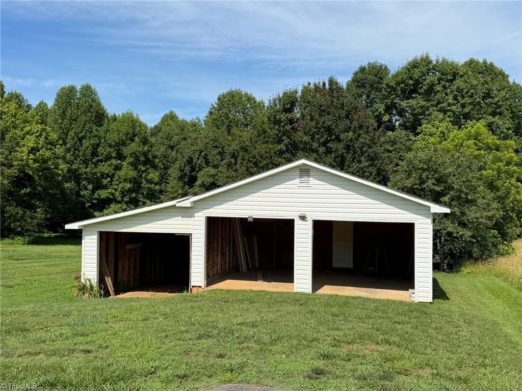 2421 Smithtown Road East Bend, NC 27018 - Photo 5 of 19