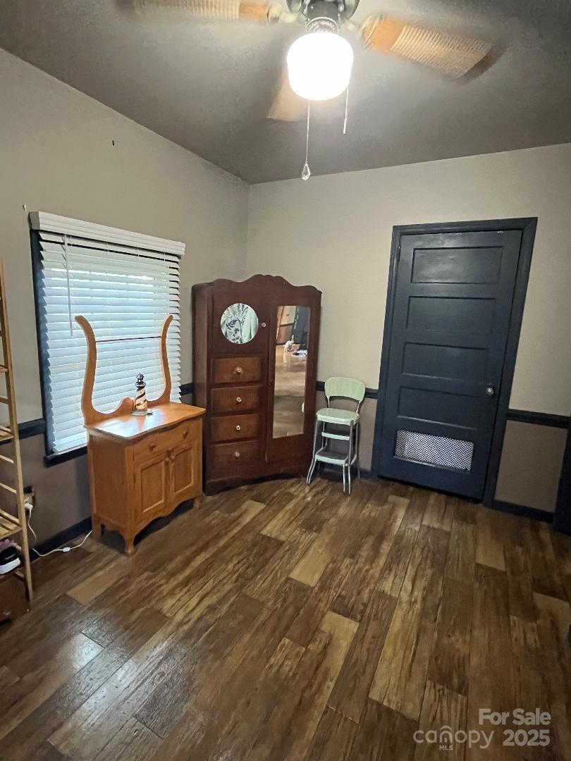 9404 Providence Road South Waxhaw, NC 28173 - Photo 22 of 45 a room with furniture and lamp