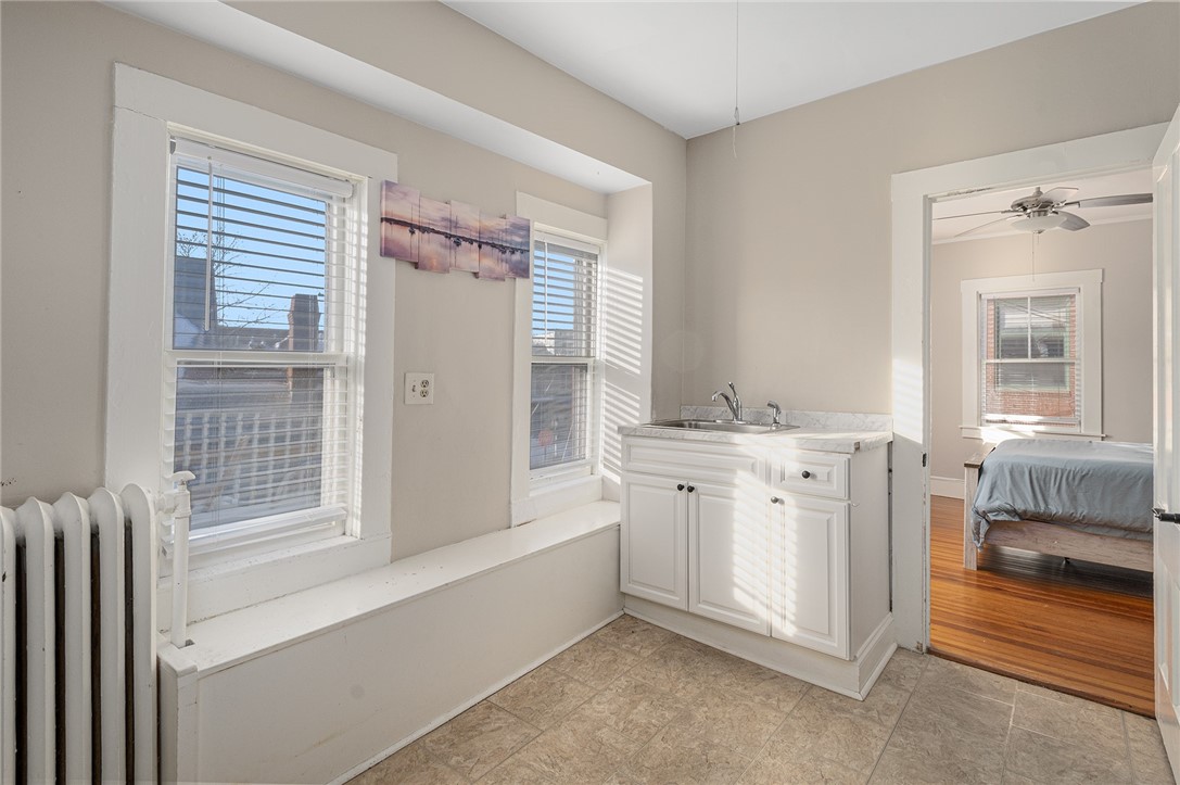 21 Spring Street, Unit 2 Newport, RI 02840 - Photo 12 of 28