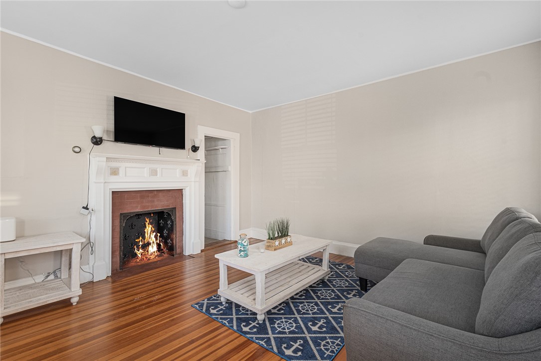 21 Spring Street, Unit 2 Newport, RI 02840 - Photo 4 of 28