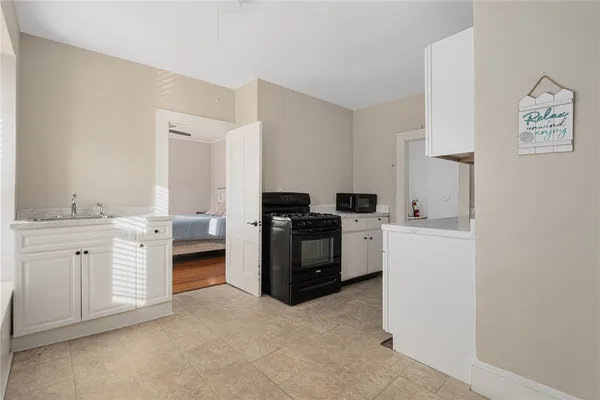 $750,000 | 21 Spring Street, Unit 2, Newport, RI 02840