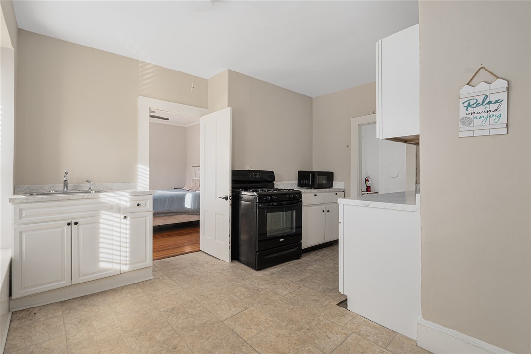 21 Spring Street, Unit 2 Newport, RI 02840 - Photo 10 of 28