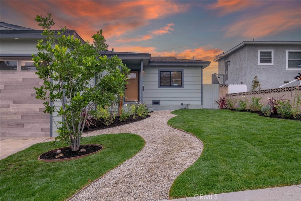 25710 Crest Road Torrance, CA 90505 - Photo 12 of 72 Professionally landscaped front yard, with new automatic sprinklers & new drip system.