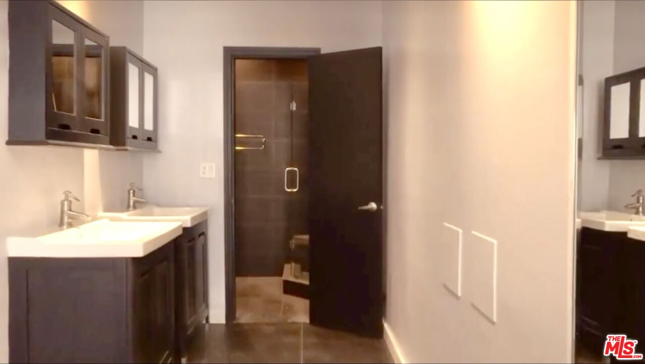 825 Le Doux Road, Unit 303 Los Angeles, CA 90035 - Photo 11 of 18