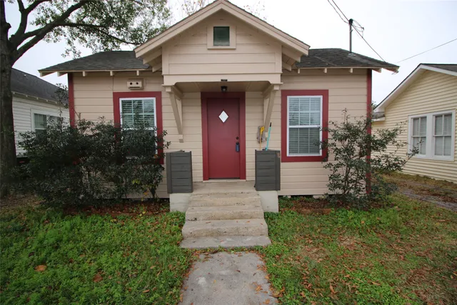 $1,300 | 418 3rd Street, Humble, TX 77338