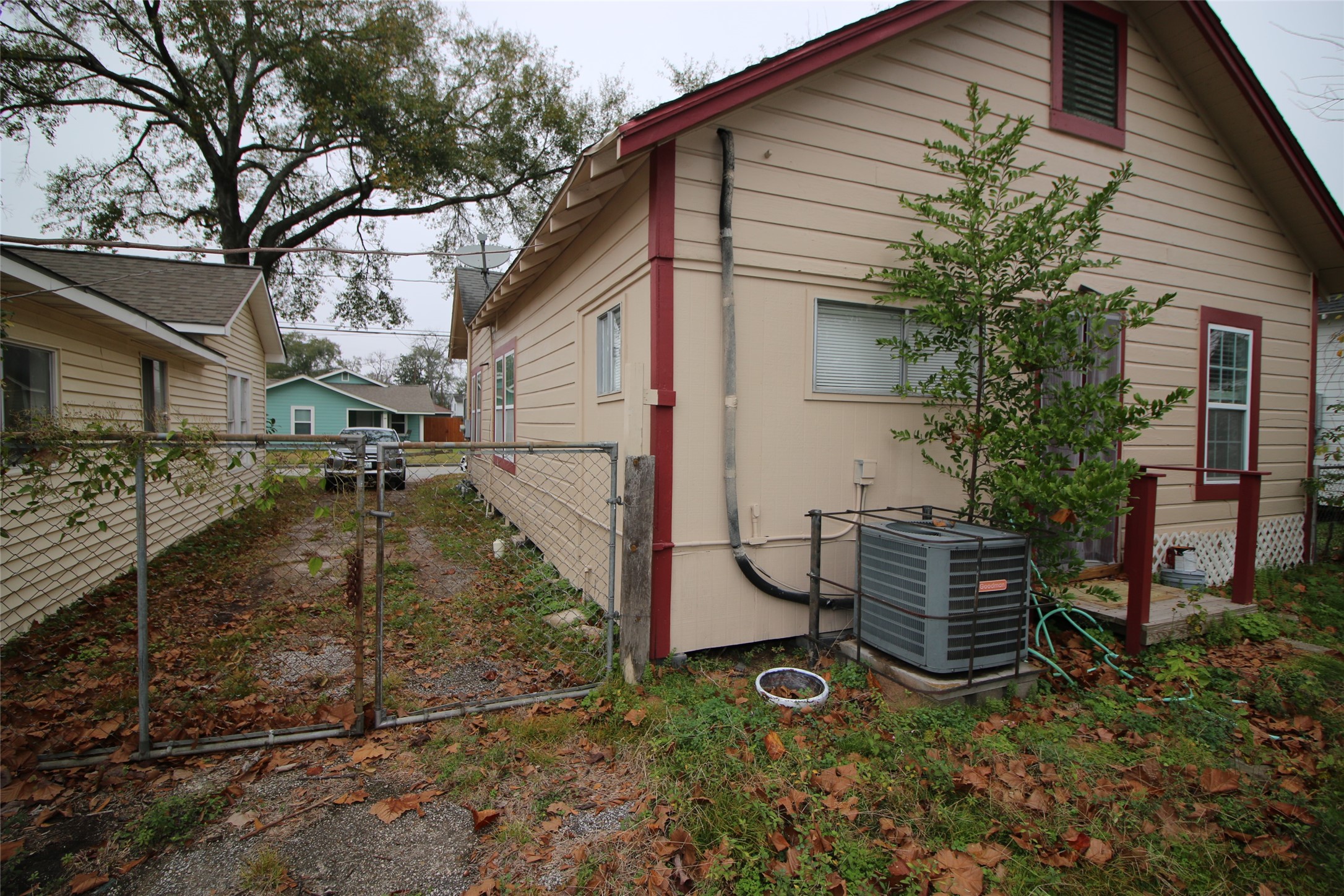 418 3rd Street Humble, TX 77338 - Photo 18 of 20 Driveway & Fenced yard