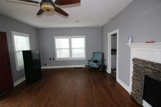 $1,300 | 418 3rd Street, Humble, TX 77338