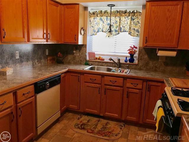 16647 Country Ridge Court Macomb, MI 48044 - Photo 10 of 20 31376308-10.JPG