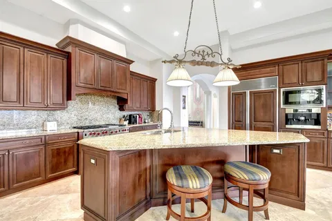 a view of a park with sitting area