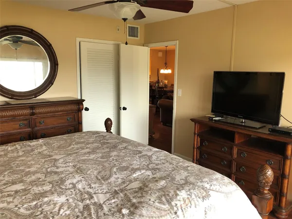 $1,900 | 400 North Federal Highway, Unit 108, Deerfield Beach, FL 33441