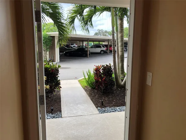 $1,900 | 400 North Federal Highway, Unit 108, Deerfield Beach, FL 33441