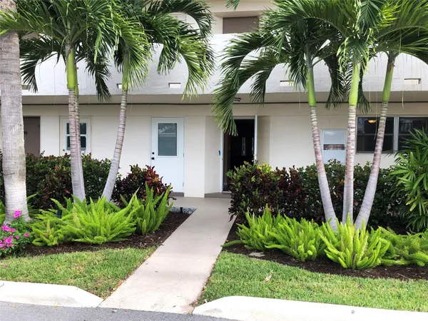 $1,900 | 400 North Federal Highway, Unit 108, Deerfield Beach, FL 33441